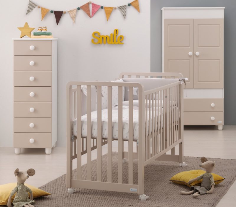 3577311228b1a31d3f2aa7f6c5df7c68 Azzurra Lettino Glam 1x8 Avana (con materasso e piumone) - immagine 1